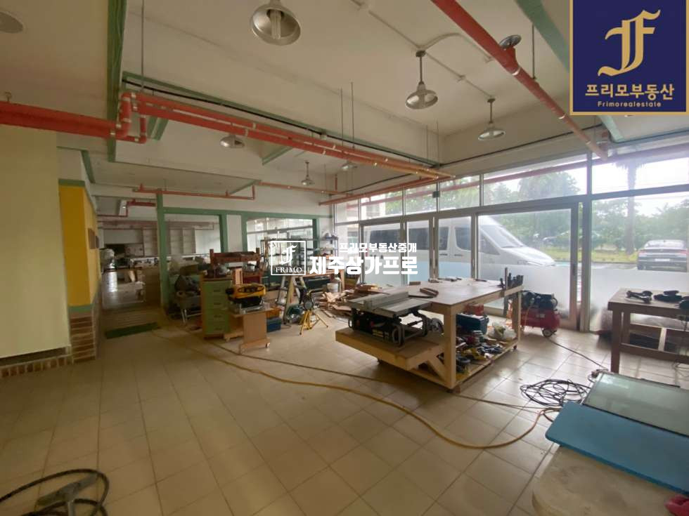 제주 제주시 조천읍 대흘리 제주시 조천읍 대흘리 약70평 1층 구분상가 매매/호실 같이 매매도가능/2종근생/음식점가능 매매 매물번호 10372 사진 2