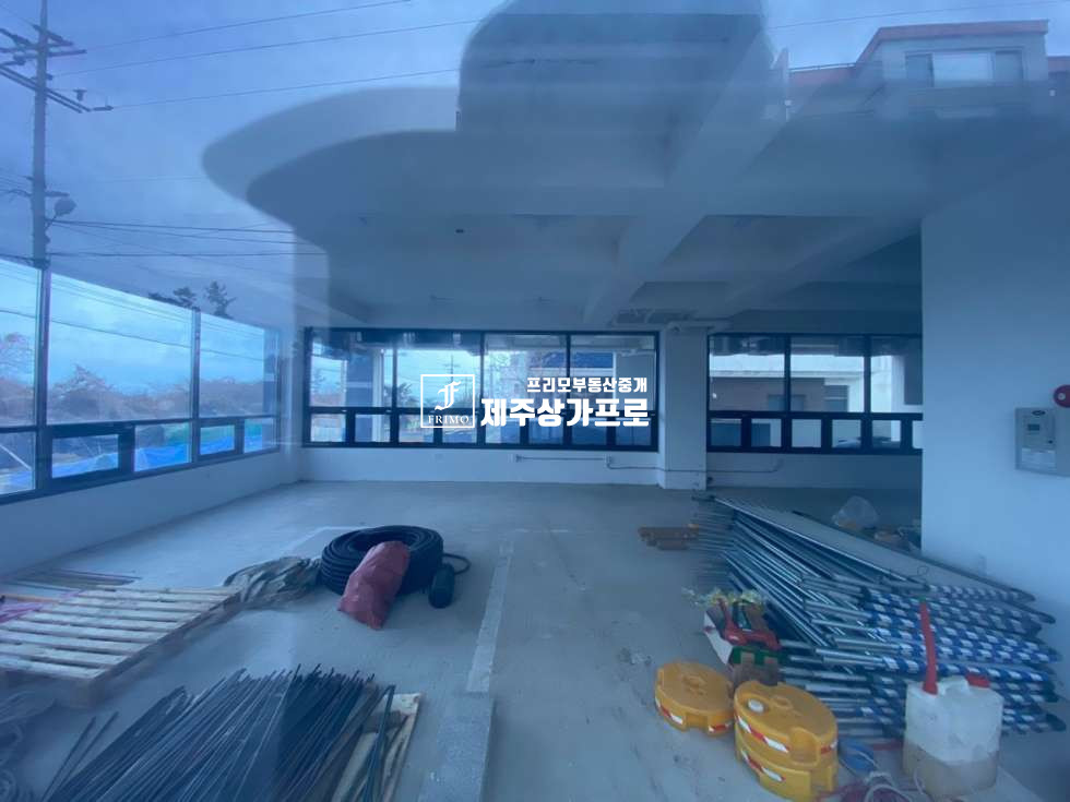 제주 서귀포시 안덕면 사계리 무권리/서귀포시 안덕면 사계리 덕수 삼거리인근 코너자리 1층상가/내부화장실o/업종제한없음 월세 매물번호 12820 사진 2
