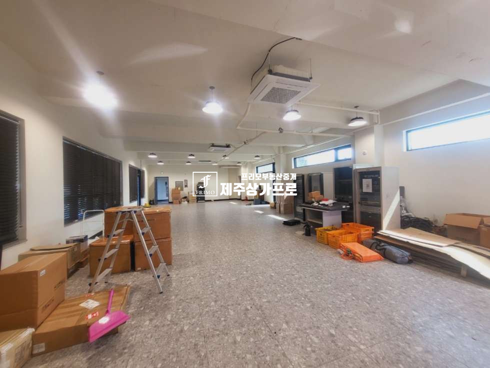 제주 제주시 이호이동 무권리/제주시 이호이동 2차선 도로접 주차장 넓은 상가/1층상가임대/2층상가임대/엘베o 연세 매물번호 13147 사진 1