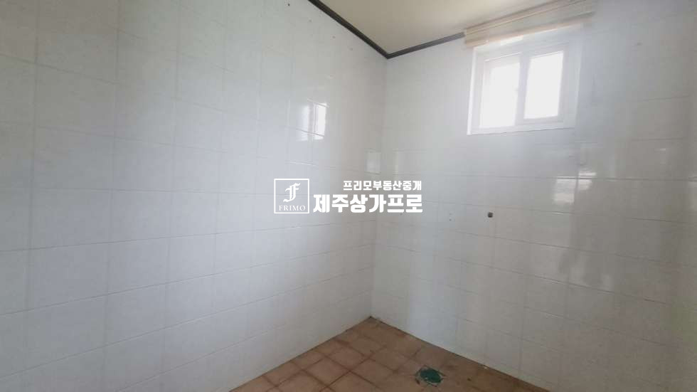 제주 제주시 노형동 남녕고 인근/오일장 가는길/ 메인 먹자 상권 위치 2층 상가점포 임대 연세 매물번호 12758 사진 4