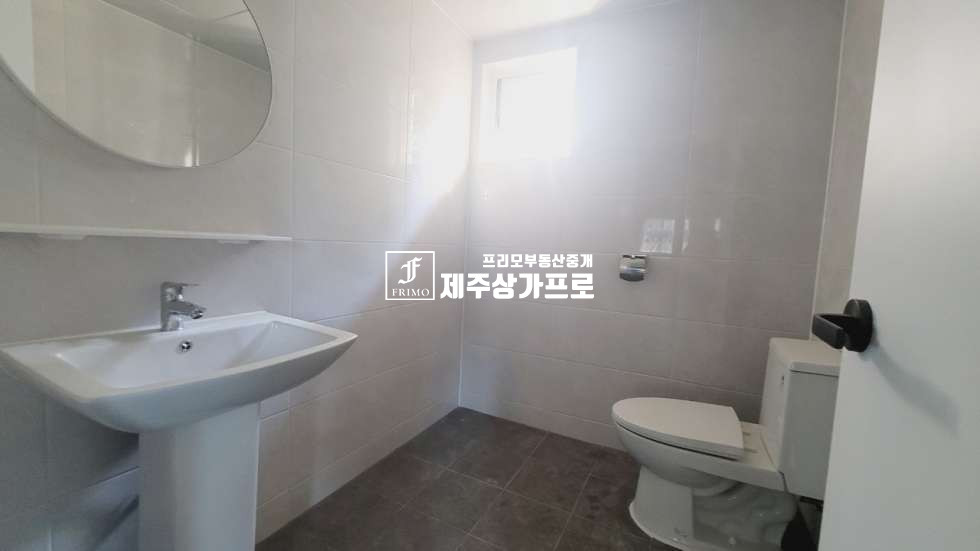 제주 제주시 노형동 남녕고 인근/오일장 가는길/ 메인 먹자 상권 위치 2층 상가점포 임대 연세 매물번호 12758 사진 5