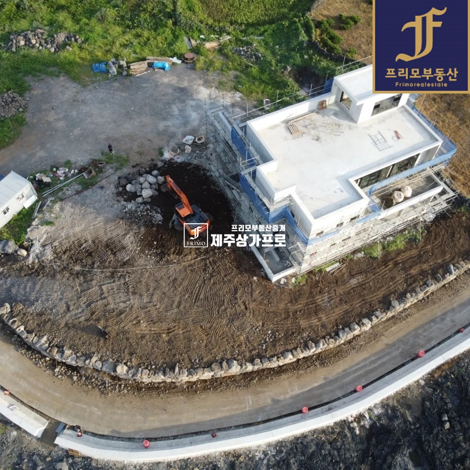 제주 제주시 한경면 금등리 무권리/제주시 한경면 금등리 판포포구인근 바다영구조망을 품고있는 주차편리한 2층 통상가임대/옥상 루프탑공간 이용가능 연세 매물번호 10359 사진 3