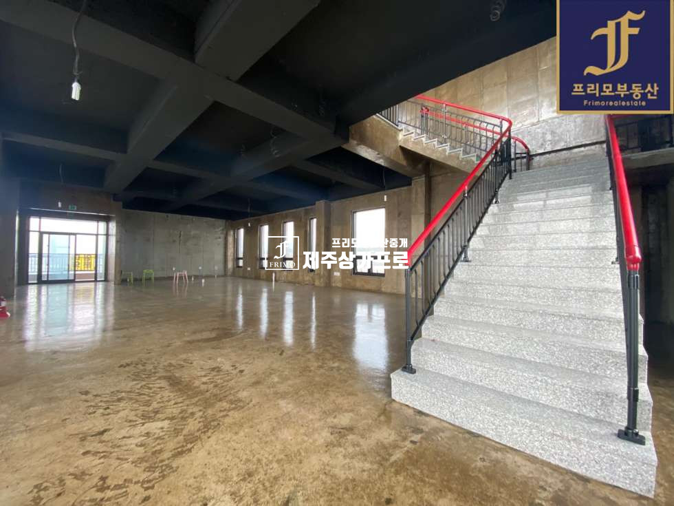 제주 제주시 한경면 금등리 무권리/제주시 한경면 금등리 판포포구인근 바다영구조망을 품고있는 주차편리한 2층 통상가임대/옥상 루프탑공간 이용가능 연세 매물번호 10359 사진 8