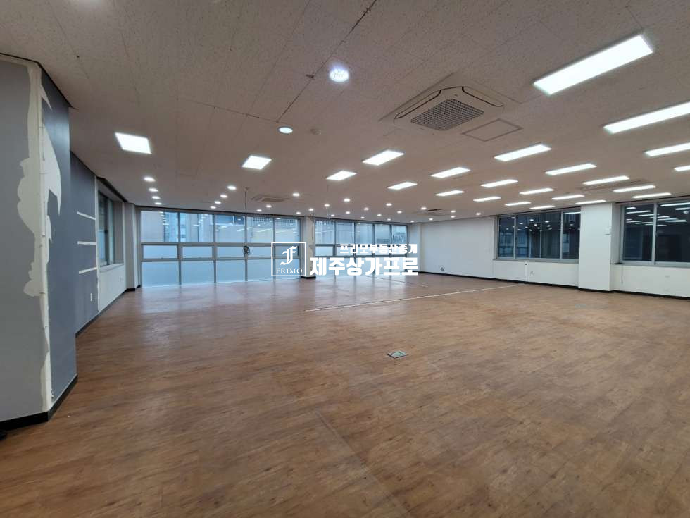 제주 제주시 연동 연북로 대로변/노출 최고/넓은 사무실 맞춤 자리 연세 매물번호 12742 사진 1