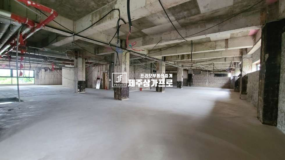 제주 제주시 노형동 본죽사거리/ 대형평수/분할가능 176평 3층 상가 임대 연세 매물번호 12426 사진 1