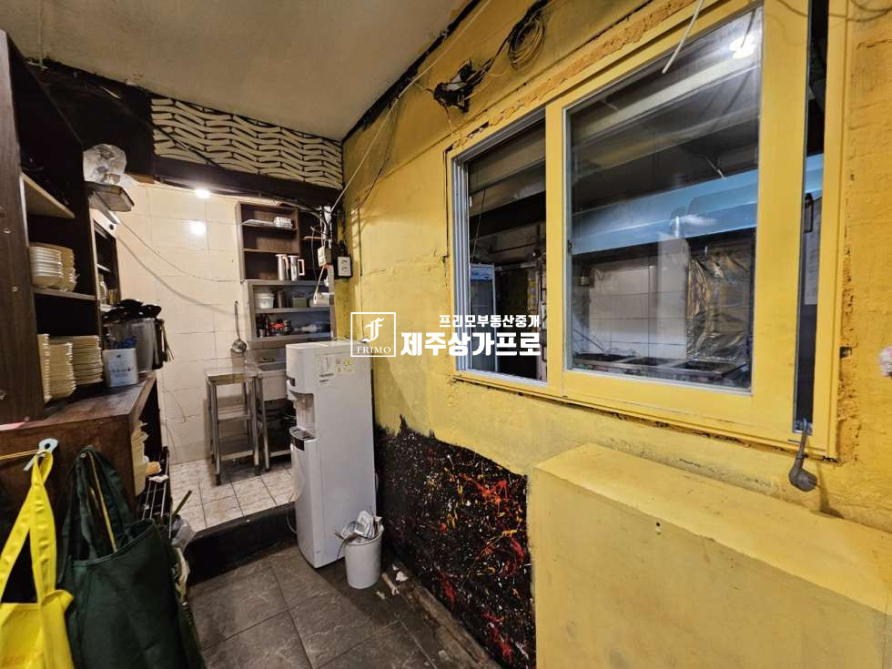 제주 제주시 연동 제주시 연동 누웨마루거리 1층상가/유동인구 최상/인근 맛집밀집지역/엠파이어나이트사거리인근 연세 매물번호 14504 사진 3