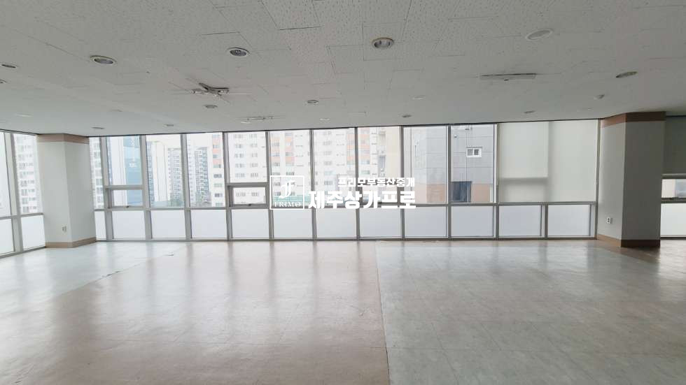 제주 제주시 노형동 ((연북로,무권리))매인거리에 위치한 8층/116평/즉시입주 연세 매물번호 14592 사진 2