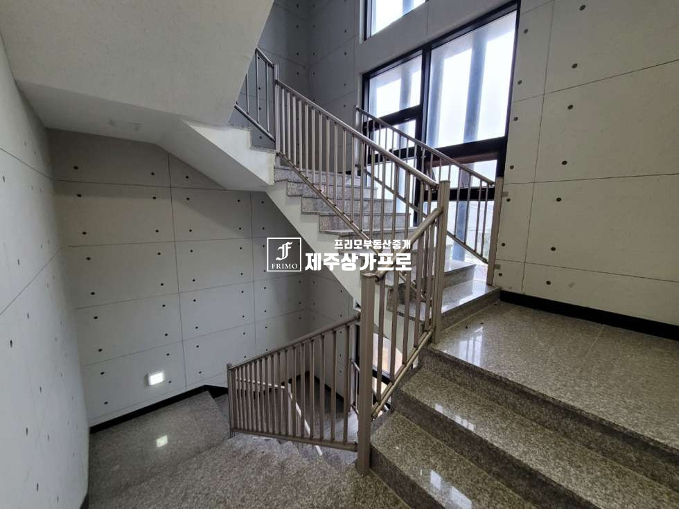 제주 제주시 용담이동 무권리/공항접근성/도로변,노출 최고/주차장 확보된/사무실 추천/2층 상가 임대 연세 매물번호 14535 사진 5