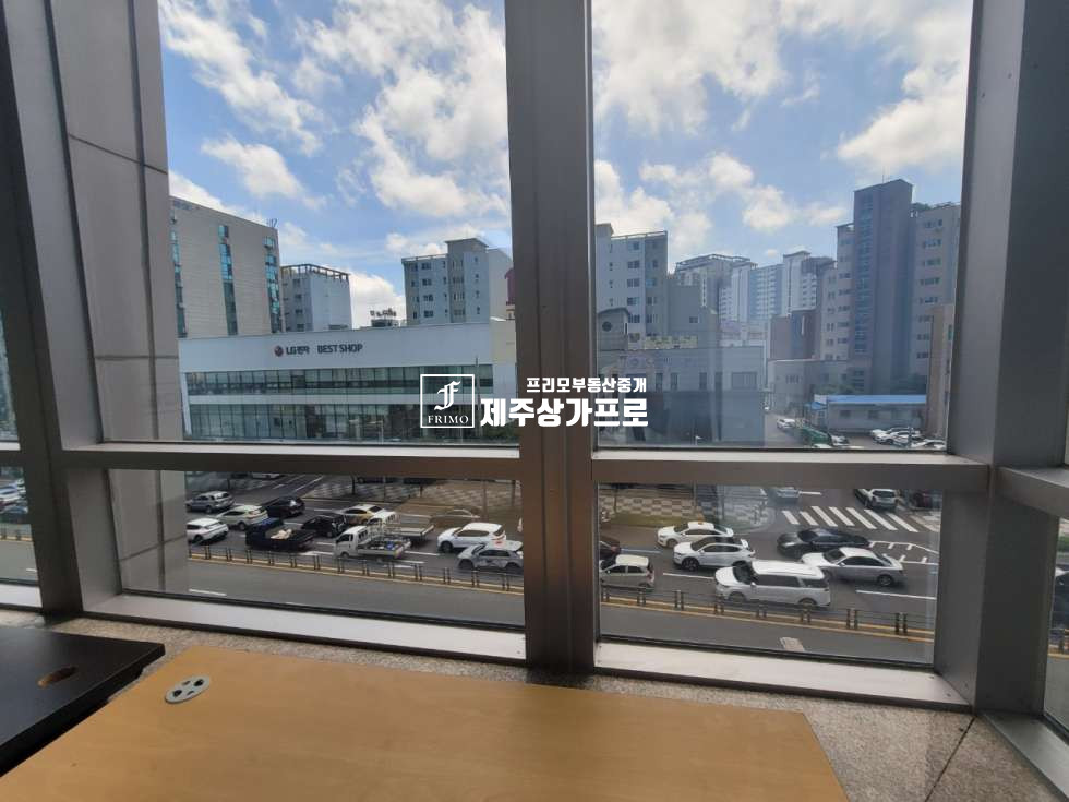 제주 제주시 노형동 남녕고 인근 /대로변/ 노출 최상,/평수대비 저렴한 사무실 임대 연세 매물번호 11714 사진 4