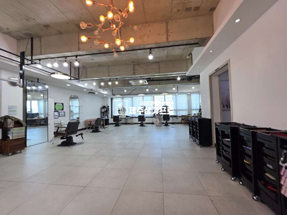 제주 제주시 연동 연북로대로변/전용88평/대형평수의/집기일체/토탈 뷰티샵자리/양도양수 연세 매물번호 14875 사진 1