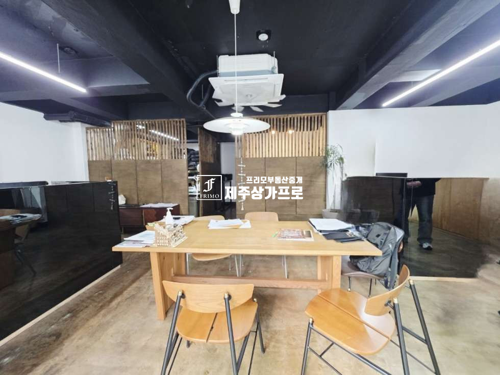 제주 제주시 아라일동 ★무권리/아이파크/1층/22평/공영주차장/즉시협의가능/세련된 우드톤 인테리어/사무실상가임대★ 연세 매물번호 14957 사진 2