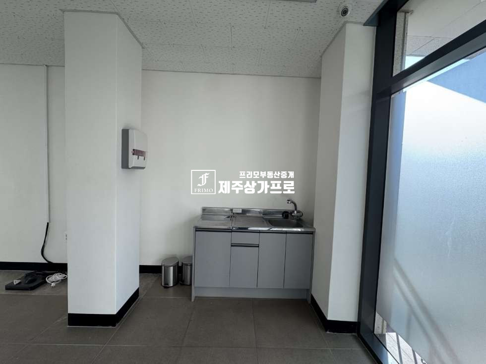 제주 제주시 이도이동 무권리/제주시 이도이동 한화생명 건물 인근 코너자리 2층상가/엘베o/내부화장실o/테라스o/컨디션최상 연세 매물번호 14959 사진 4