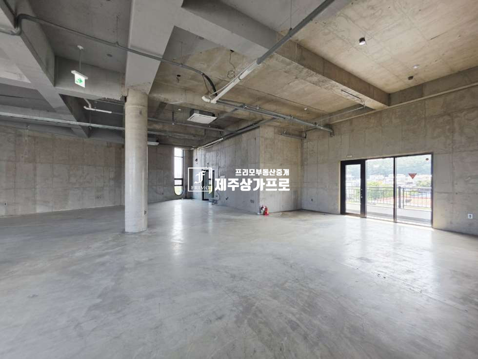 제주 제주시 이도이동 무권리/연삼로 대로변/고급스런 인테리어/내부 집기 사용가능/학원 상가 임대 월세 매물번호 14160 사진 1