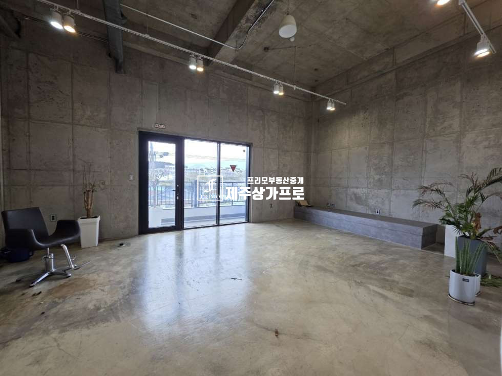 제주 제주시 이도이동 무권리/연삼로 대로변/고급스런 인테리어/내부 집기 사용가능/학원 상가 임대 월세 매물번호 14160 사진 3