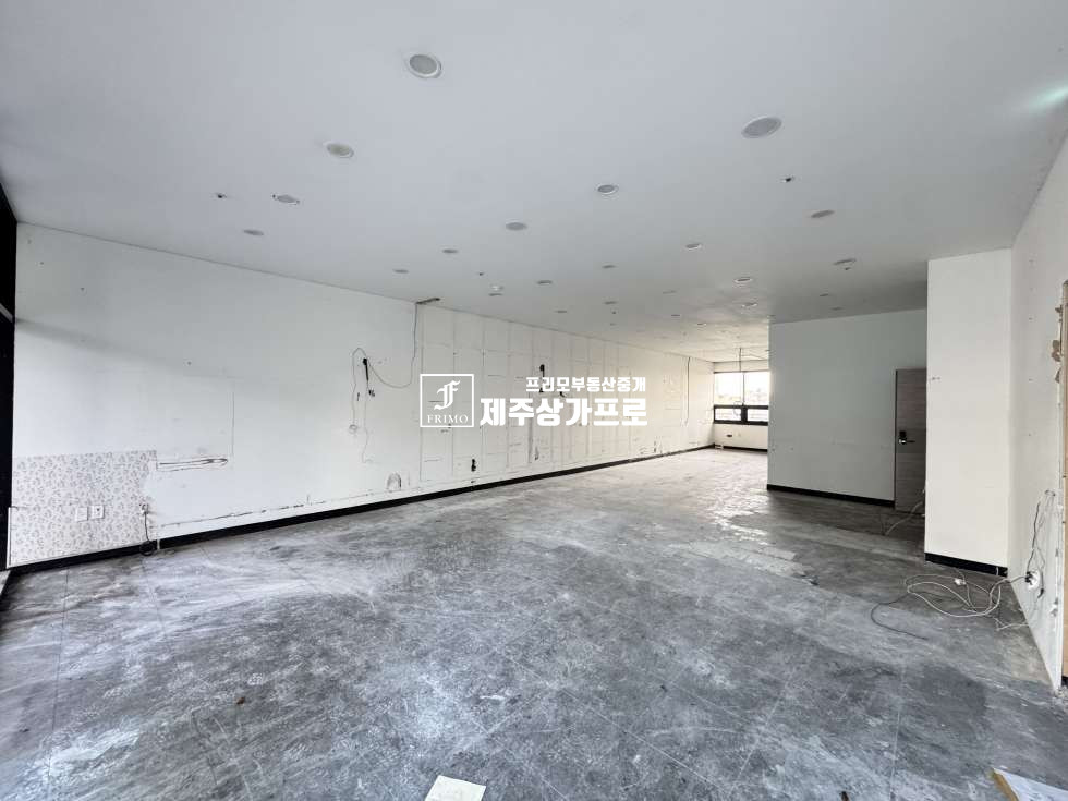 제주 서귀포시 중문동 ★무권리★1층 상가(30평)/중문동사거리/농협맞은편 연세 매물번호 15091 사진 3
