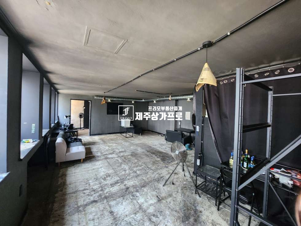 제주 제주시 일도일동 ★중앙사거리★2층(30평)상가/제1종근생/지하상가 입구 연세 매물번호 15238 사진 3