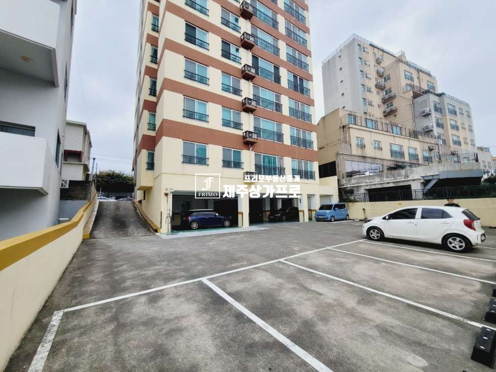 제주 제주시 도남동 아파트구분상가매매/무권리/제주시 도남동 도남사거리 대도로변 1층상가/내부화장실o/분할임대가능/통임대가능/업종제한없음 매매 매물번호 15320 사진 6