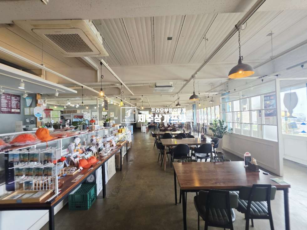 제주 제주시 도두일동 ★에메랄드바다뷰~~!!/인스타 감성맛집/무지개해안로/1층/99평/월세/주차완비된/대형 상가 임대★ 월세 매물번호 15388 사진 1