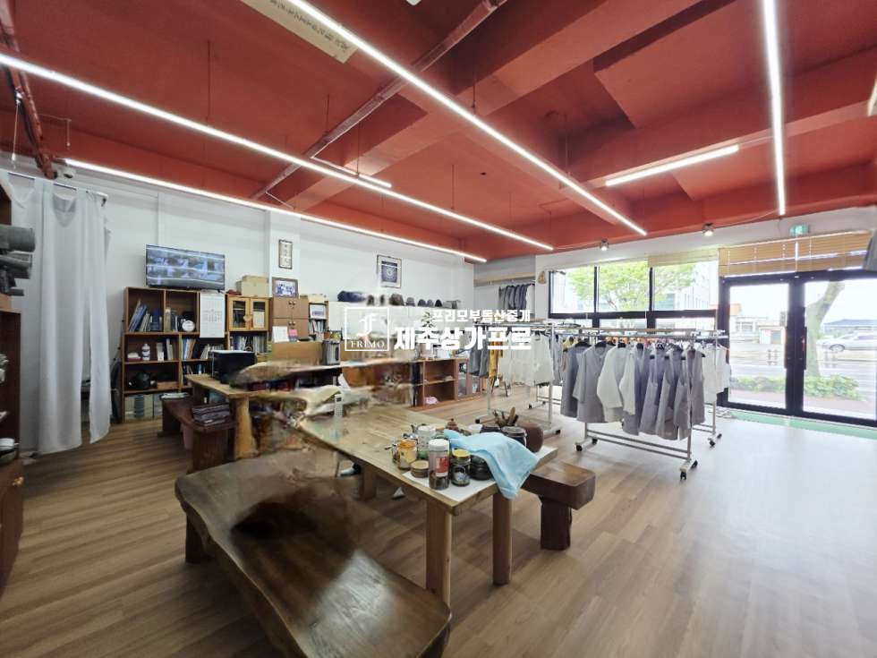 제주 제주시 이도이동 ★무권리~~!!/제주은행사거리/연삼로 대로변/깔끔 모던한 건물/1층/38평/상가임대★ 연세 매물번호 15395 사진 1