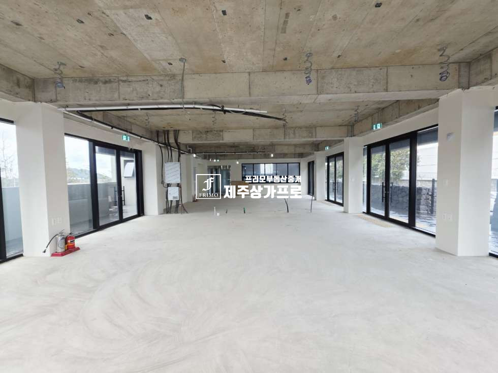 제주 제주시 오라이동 ★신축 첫입주!/오라교차로, 애조로/1층/56평/일반음식점 가능/분할가능/주차좋은/상가임대★ 연세 매물번호 15182 사진 3