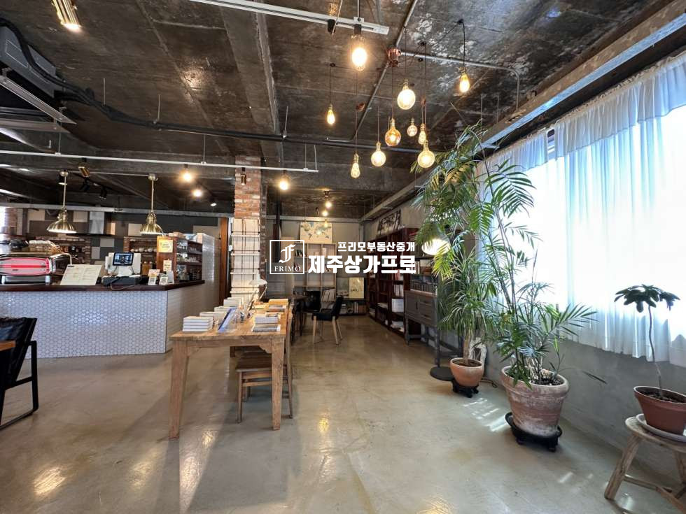 제주 제주시 애월읍 하귀리 ★하귀의원 사거리/대로변/코너/엔틱하고 감성적인 인테리어의/서점, 카페/상가임대★ 연세 매물번호 15163 사진 4