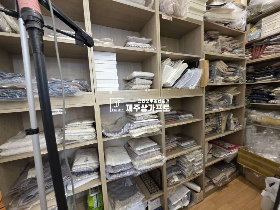 제주 제주시 노형동 ★10년운영/단골, 수요 많고/성업중인/1층/14평/코너자리/유아의류점/양도양수★ 연세 매물번호 14992 사진 4