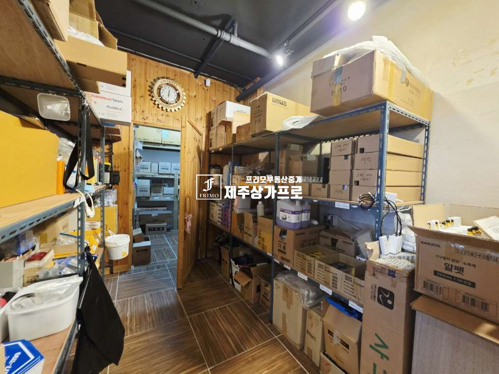 제주 제주시 오라이동 무권리/연북로 대로변/인테리어, 에어컨 완비/사무실 안성맞춤/지상으로 연결되는 반지하/상가임대 연세 매물번호 14745 사진 1