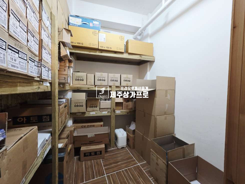 제주 제주시 오라이동 무권리/연북로 대로변/인테리어, 에어컨 완비/사무실 안성맞춤/지상으로 연결되는 반지하/상가임대 연세 매물번호 14745 사진 2