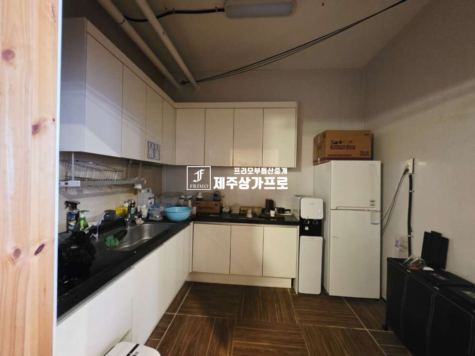 제주 제주시 오라이동 무권리/연북로 대로변/인테리어, 에어컨 완비/사무실 안성맞춤/지상으로 연결되는 반지하/상가임대 연세 매물번호 14745 사진 3