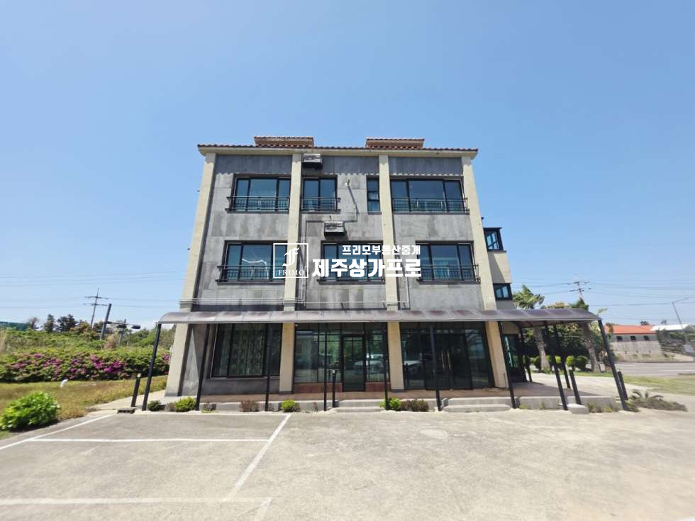 제주 서귀포시 표선면 표선리 ★해수욕장 5분/상가, 민박 운영하며 거주가능/농어촌민박/호실 모두 바다뷰/상가주택 매매★ 매매 매물번호 15423 사진 1