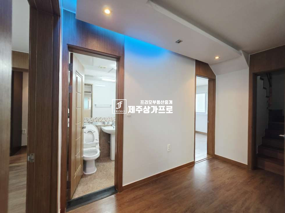 제주 제주시 노형동 ★노형성당, 백록초인근/3세대 거주가능한/실평수 66평/복층형/6룸/년세 임대★ 연세 매물번호 15455 사진 1