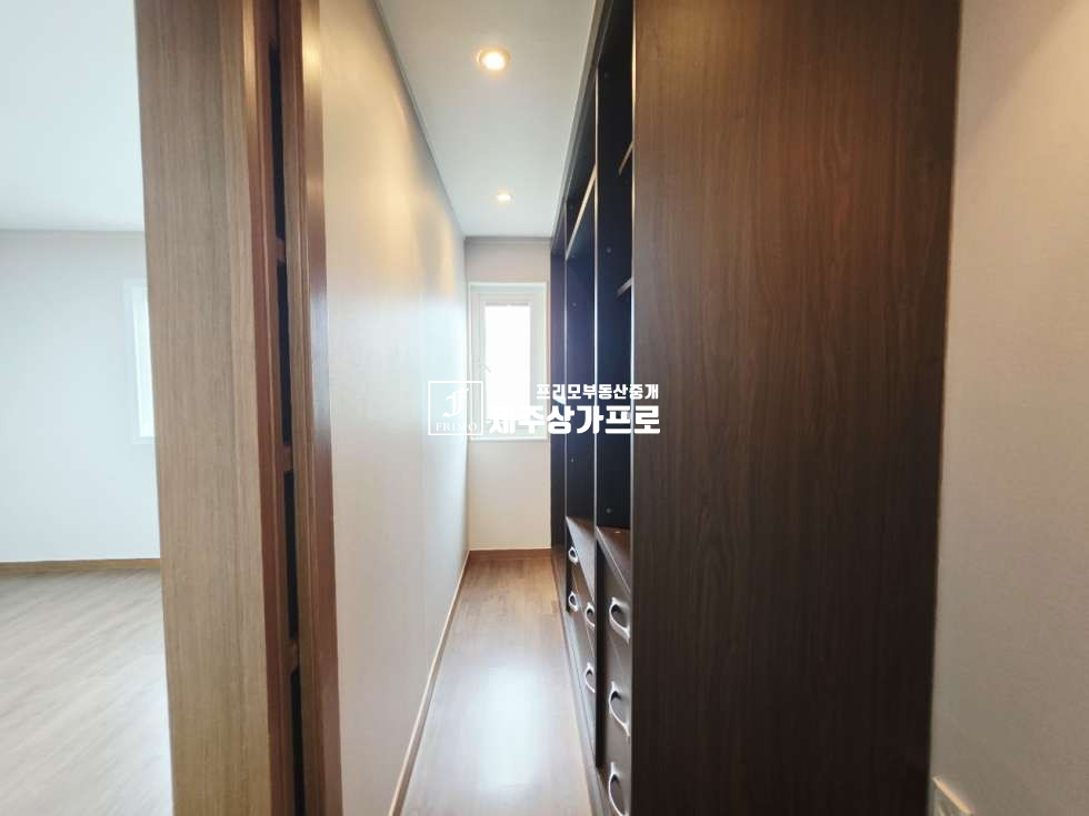 제주 제주시 노형동 ★노형성당, 백록초인근/3세대 거주가능한/실평수 66평/복층형/6룸/년세 임대★ 연세 매물번호 15455 사진 6