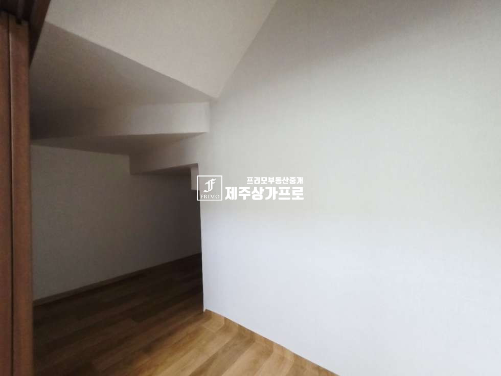 제주 제주시 노형동 ★노형성당, 백록초인근/3세대 거주가능한/실평수 66평/복층형/6룸/년세 임대★ 연세 매물번호 15455 사진 15