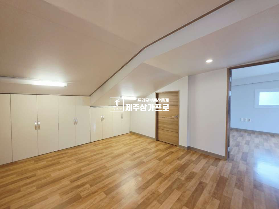 제주 제주시 노형동 ★노형성당, 백록초인근/3세대 거주가능한/실평수 66평/복층형/6룸/년세 임대★ 연세 매물번호 15455 사진 17