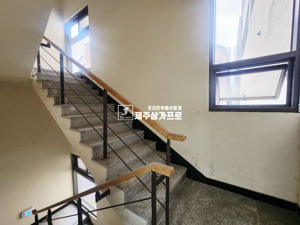 제주 제주시 노형동 ★무권리~~!!/본죽사거리/정든마을앞/전용 61평+87평 2개 상가 모두 사용/ 연세 매물번호 15502 사진 16