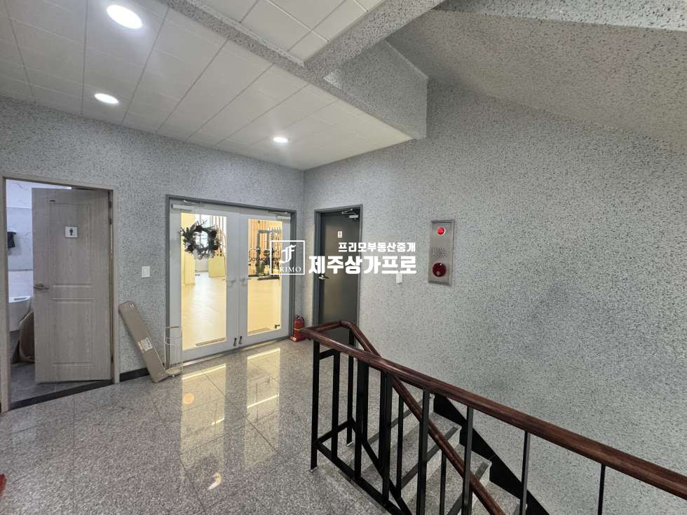 제주 제주시 외도일동 제주시 외도일동 대도로변 코너자리 2층상가/엘베o/주차편리/내부컨디션최상/남녀구분화장실/즉시입주가능 연세 매물번호 15514 사진 9
