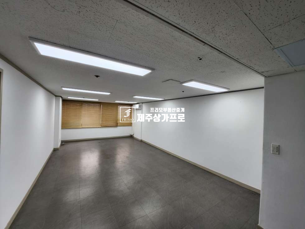 제주 제주시 노형동 드림타워 인근/3층(12평) 사무실/초가성비/정한오피스텔 연세 매물번호 15374 사진 1