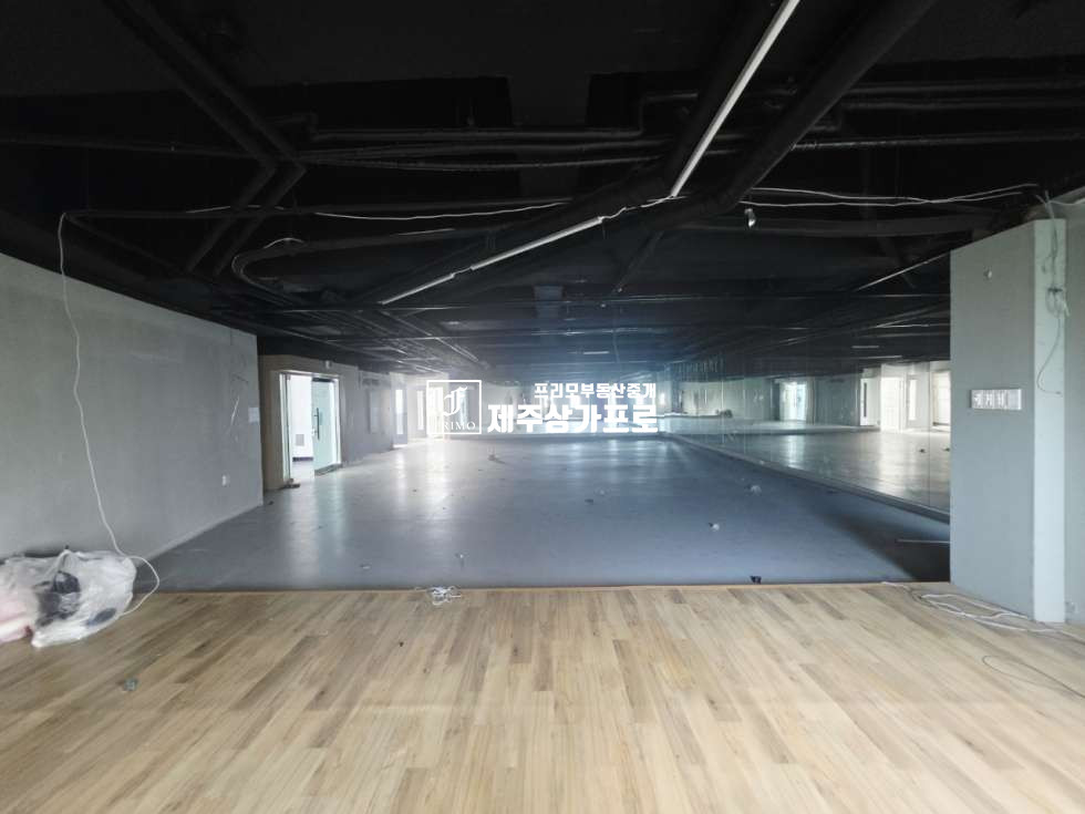제주 제주시 노형동 ★무권리!!/약 72평/노형오거리, 본죽사거리/월랑로 대로변/사무실,학원 체육시설 추천/상가임대★ 연세 매물번호 15589 사진 3