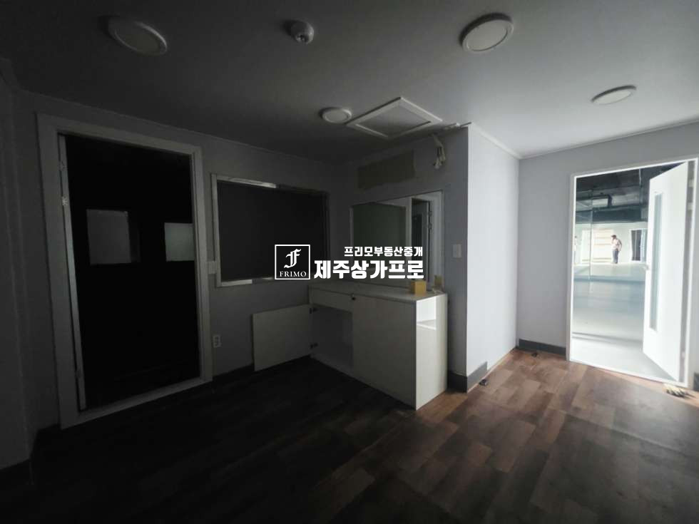 제주 제주시 노형동 ★무권리!!/약 72평/노형오거리, 본죽사거리/월랑로 대로변/사무실,학원 체육시설 추천/상가임대★ 연세 매물번호 15589 사진 4