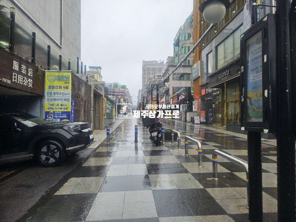 제주 제주시 연동 ** 제주의 핫플레이스 차없는거리 귀한 큰평수(41평) !!** 연세 매물번호 15596 사진 1