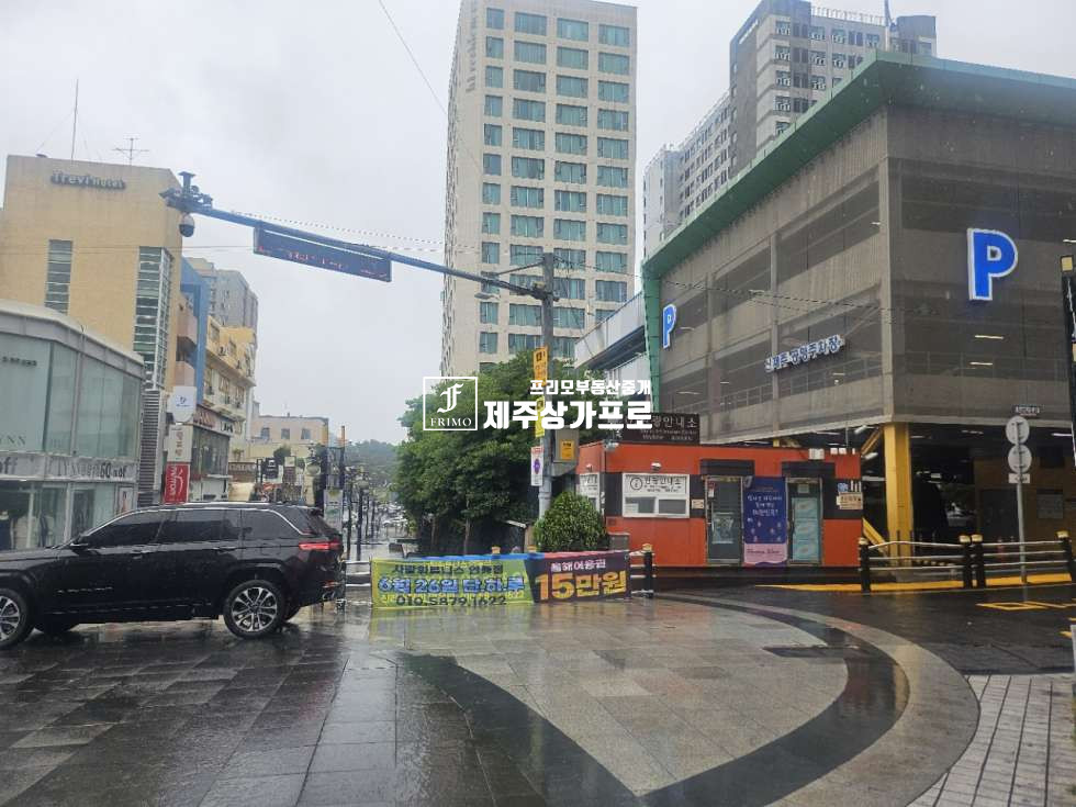 제주 제주시 연동 ** 제주의 핫플레이스 차없는거리 귀한 큰평수(41평) !!** 연세 매물번호 15596 사진 2