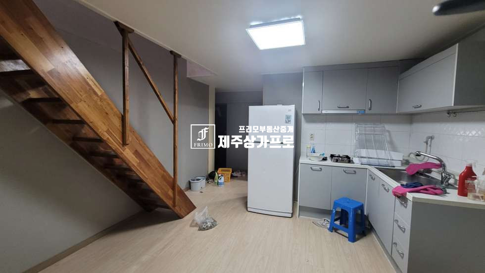 제주 제주시 노형동 945-16 ★연북로/노형 최고의 인프라/롯데마트 도보권/풀옵션/넓게빠진 복층형 투룸 임대★ 월세 매물번호 15605 사진 2