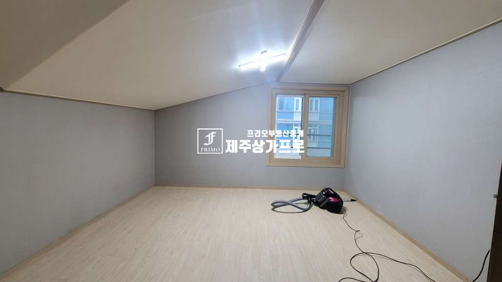 제주 제주시 노형동 945-16 ★연북로/노형 최고의 인프라/롯데마트 도보권/풀옵션/넓게빠진 복층형 투룸 임대★ 월세 매물번호 15605 사진 7