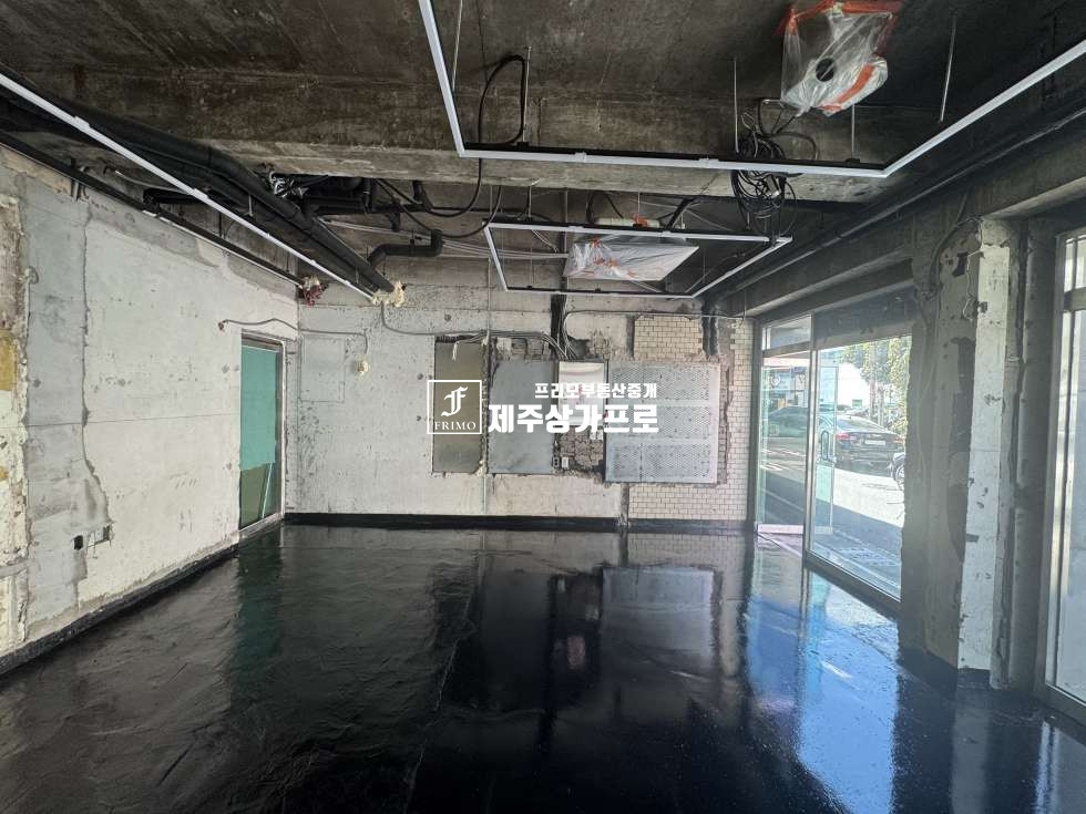 제주 제주시 이도일동 제주시 이도일동 동문시장인근 전면넓은 1층상가/업종제한없음/카페,혼술바,소품샵 강력추천/주차편리 연세 매물번호 15235 사진 1