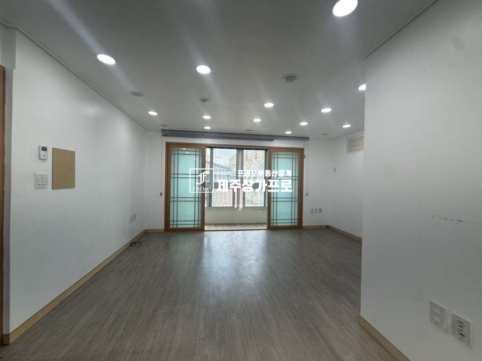 제주 제주시 노형동 노형동/한라대근처/사무실/20평/탕비실있음/3층 연세 매물번호 15794 사진 2