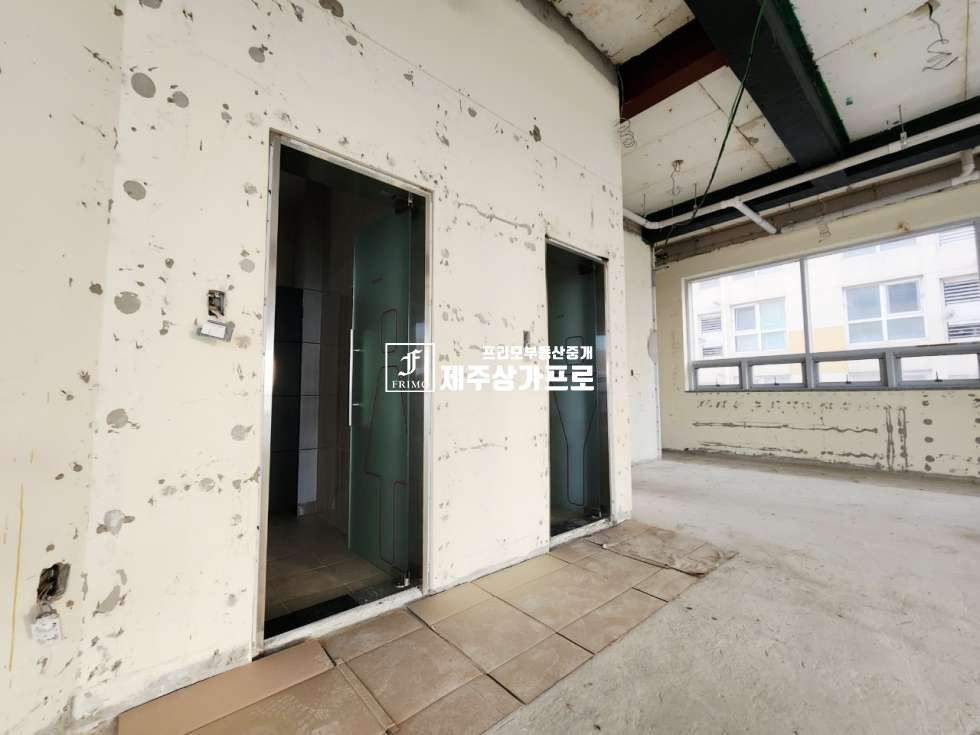 제주 제주시 연동 한라병원맞은편/도령로 대로변/72평/2개층 이상 임대 가능/상가 임대 연세 매물번호 14735 사진 3
