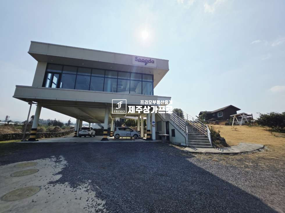 제주 제주시 애월읍 장전리 ★무권리~~!!/시원하고 넓은 힐링뷰의 예쁜 잔디와 그네/51평/스튜디오, 카페 추천/상가 임대★ 연세 매물번호 15161 사진 7