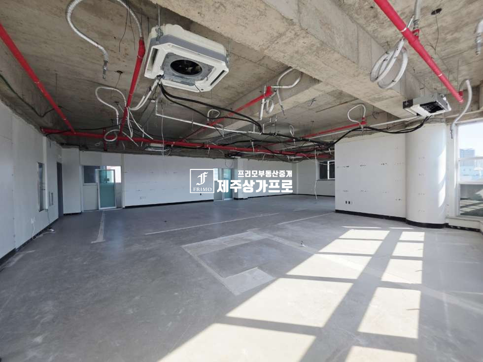 제주 제주시 노형동 무권리/노형주민센터인근/대로변노출최고/주차장 있고/다양한 업종가능한/1층 상가 임대 연세 매물번호 14458 사진 1