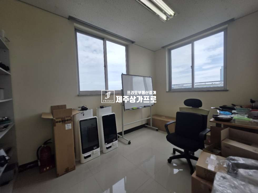 제주 제주시 노형동 ★무권리~~!!/한라대 바로앞/대로변/47평/학원/사무실 인테리어 완비/상가임대★ 연세 매물번호 15833 사진 3