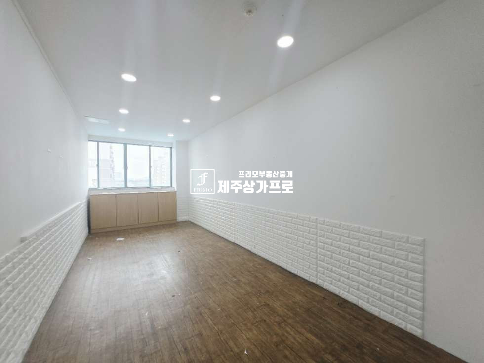 제주 제주시 외도일동 ★무권리~~!!/외도부영2차 바로앞/대로변/저렴한 임대료/약 34평/학원/상가임대★ 연세 매물번호 15841 사진 4